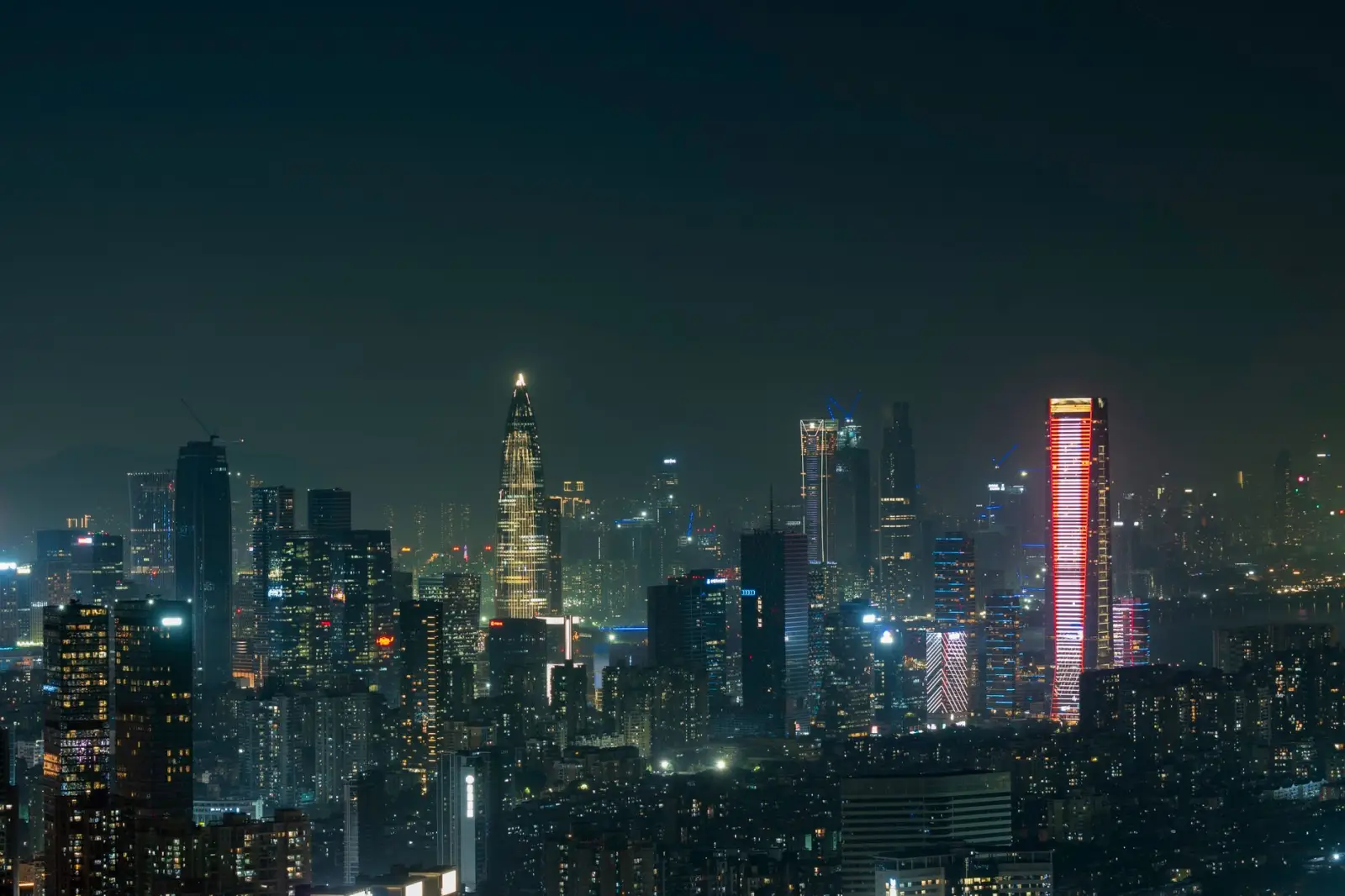 旅行箱包轻量化设计与高强度材质的技术突破