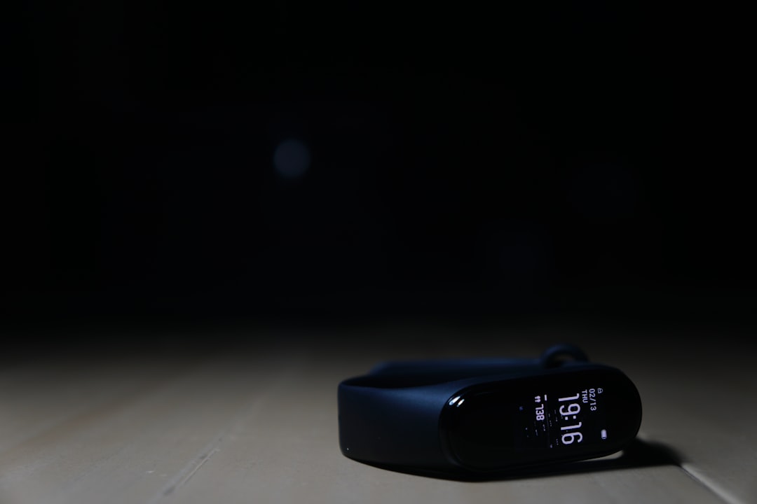 千娱音旅行箱包材质工艺对比：PC与ABS耐用性分析