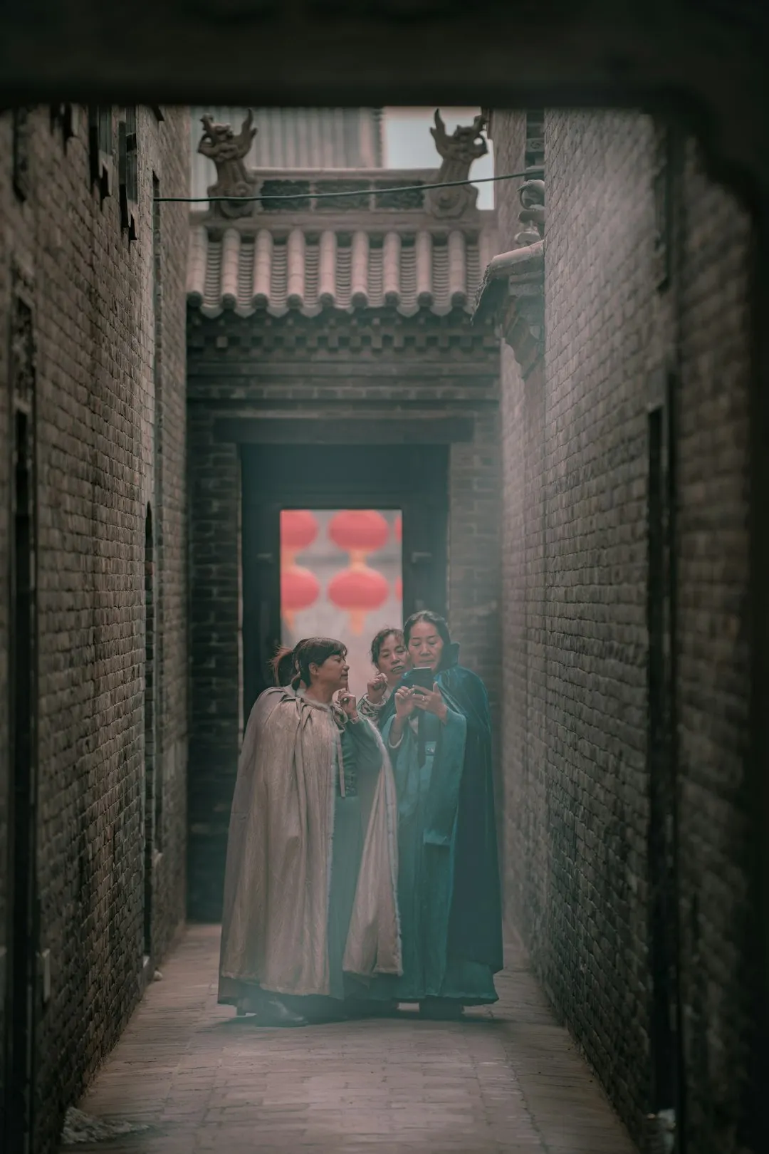 2026年旅行箱包材质技术趋势：聚碳酸酯与铝合金箱体性能对比分析