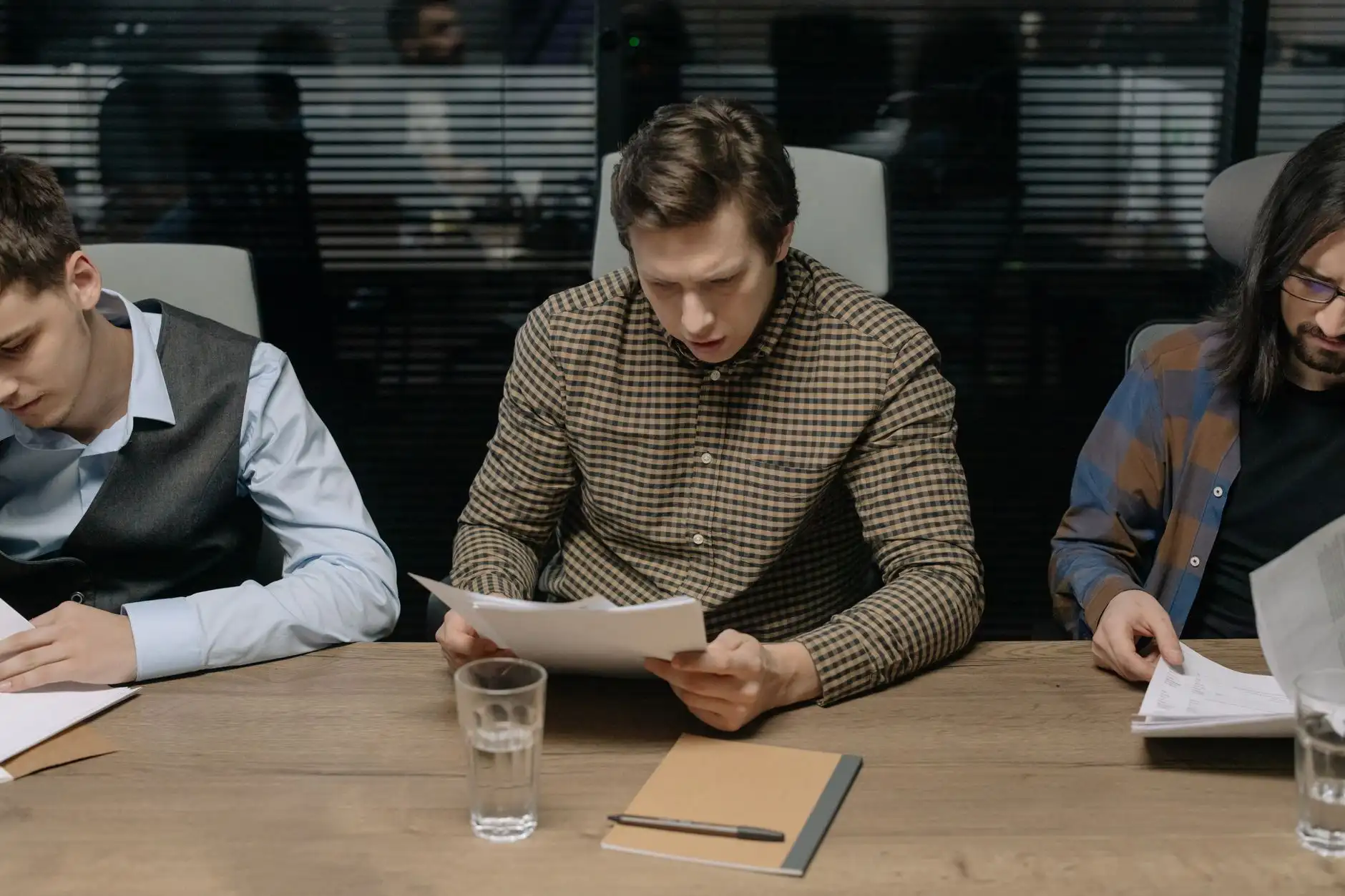 旅行箱拉杆与轮组结构技术对比：不同场景下的选购适配方案