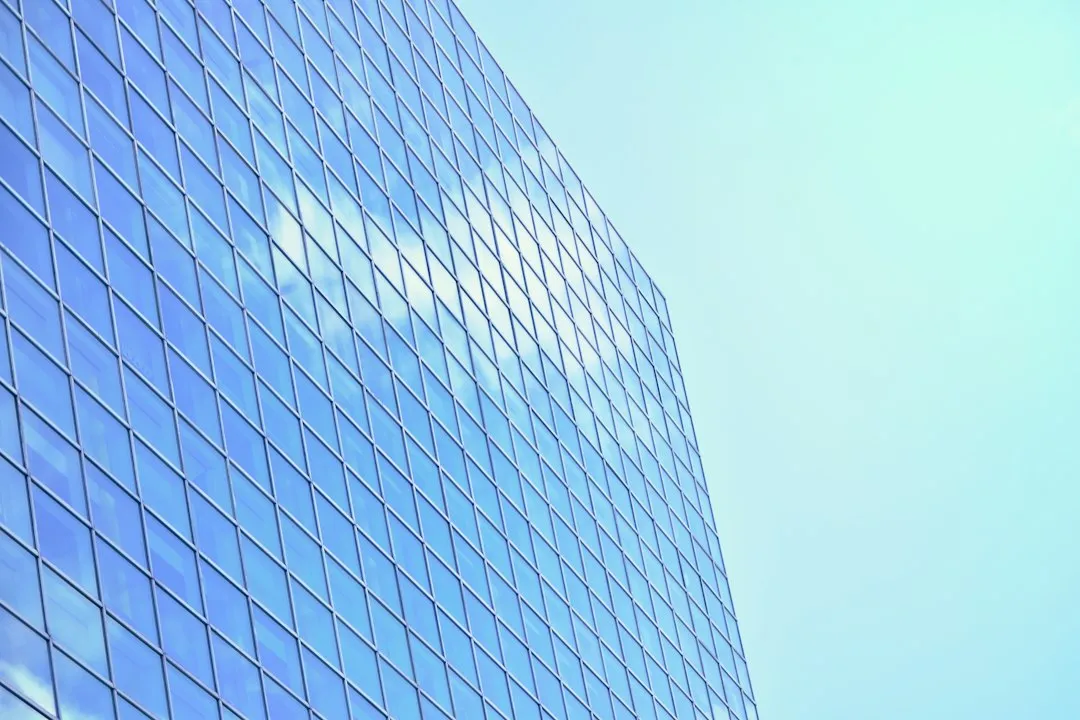 2025年箱包皮具行业技术革新趋势与应用前景分析